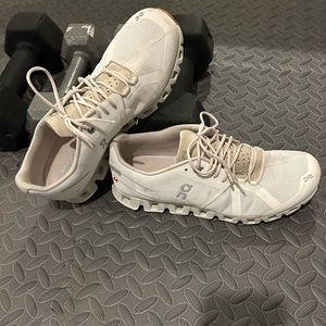 Oncloud sneakers men’s size 8